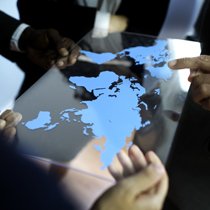 Los servicios son productos intangibles, no pueden verse o tocarse pero an as pueden ser usados en una transaccin comercial