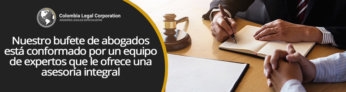 Manos de Abogados de Bufete en Bogotá