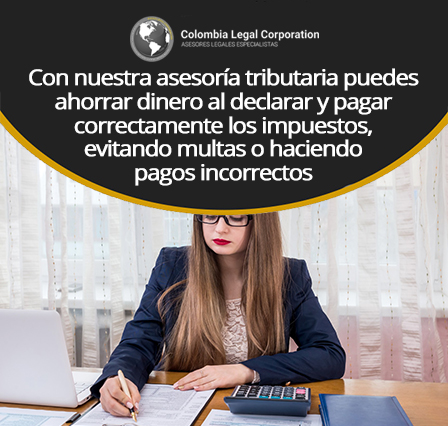 Abogado llenando declaración tributaria